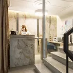 德利巴斯酒店